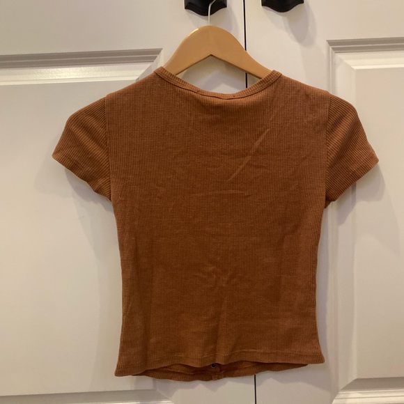 Waffle brown button tshirt - Picture 2 of 3